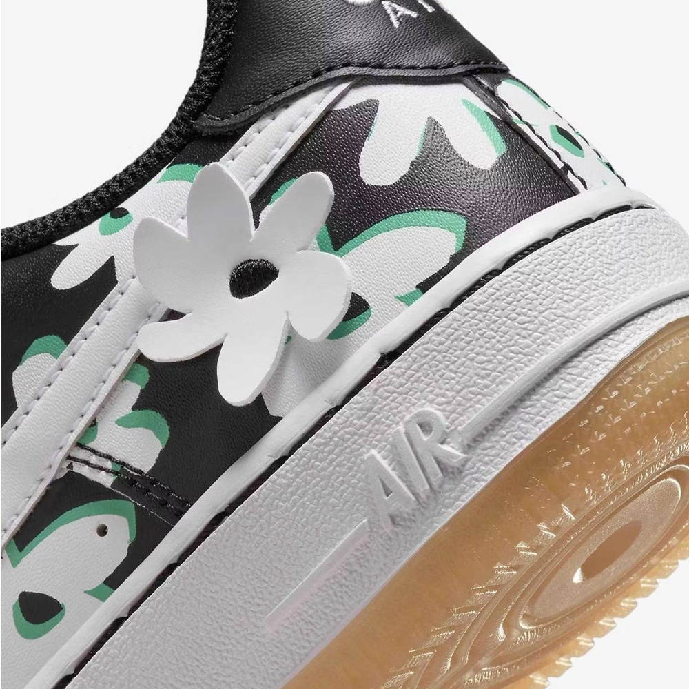NIKE'S WILD FLORAL AIR FORCE 1